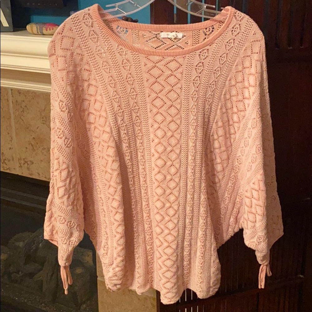 Loose sleeve lace blouse